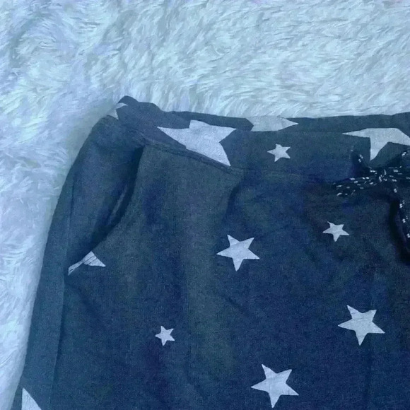 Sundry skirt. Size 4/XL. Charcoal gray with white stars. Sweatshirt material. - Picture 2 of 5